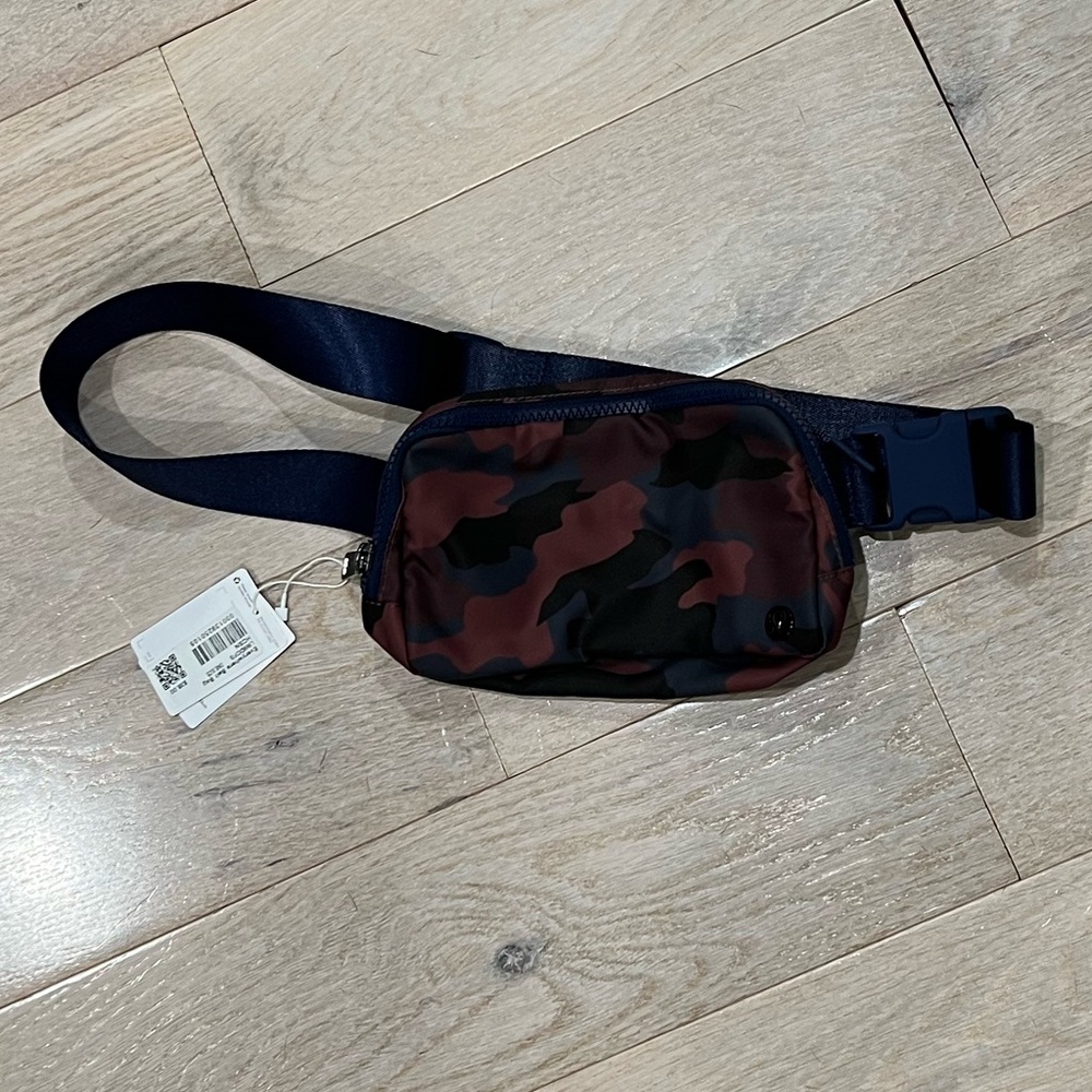 NWT lululemon belt bag